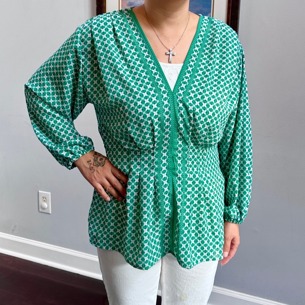 Max studio green and white geometric circle long sleeve top size L